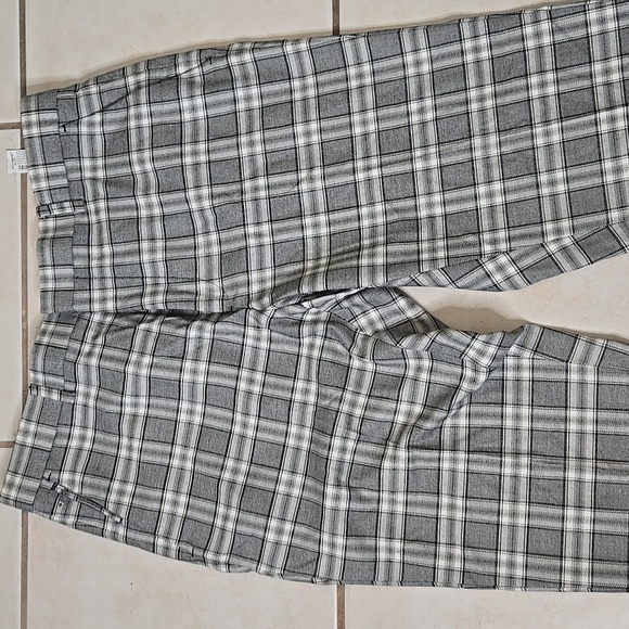 Zara Men's Black and White Checkered Chinos - Picture 2 of 7